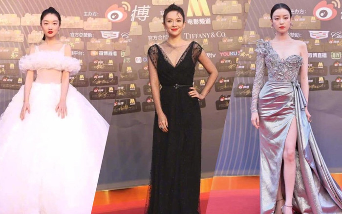 Chương Tử Di diện váy đen đơn giản chiếm sóng thảm đỏ, lấn át đàn em Ảnh 2