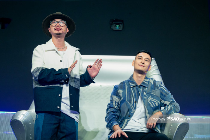 Master Hà Lê - Nimbia quyết định đi nước cờ mạo hiểm khi số tiền của mỗi chiến binh chỉ chênh lệch với nhau 10 triệu đồng