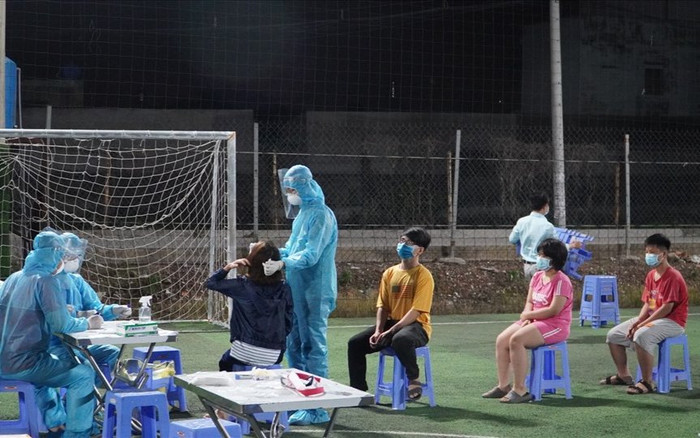 Nữ bệnh nhân COVID-19 là người bán bánh mì tử vong trên đường chuyển viện lây nhiễm từ đâu? Ảnh 2