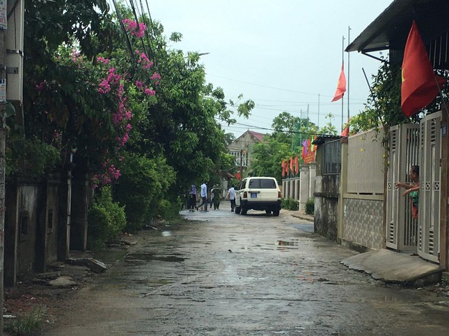 Lực lượng chức năng đang tiến hành phong tỏa nơi phát hiện 5 ca bệnh