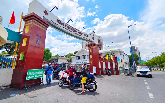 Nhân viên Bệnh viện Bệnh Nhiệt đới TP.HCM đã tiêm đủ 2 mũi vắc- xin, tại sao vẫn nhiễm Covid- 19? Ảnh 2