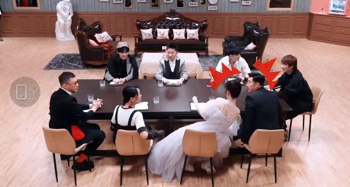 Dương Tử xém chút ngã lên người Sa Dật