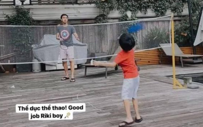 Con trai Tăng Thanh Hà nay đã cao lớn phổng phao còn chơi đánh cầu lông giỏi cùng bố Ảnh 2