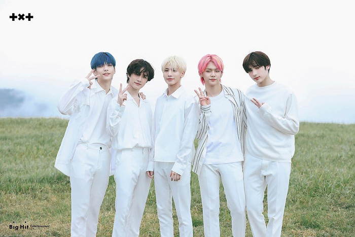 TXT là nhóm nhạc Kpop thứ ba có nhiều album xuất hiện trên Billboard 200 nhất, sau BTS và Twice (trong vòng 1 năm)