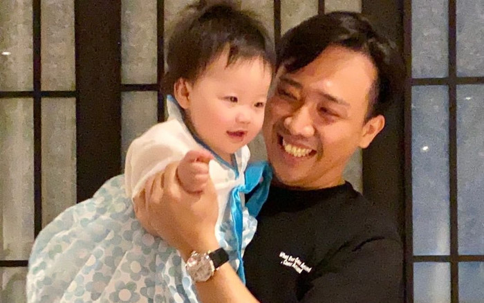 Trấn Thành khoe ảnh cháu gái giống y hệt mình, fan mong bé sẽ nối gót người bác nổi tiếng Ảnh 2