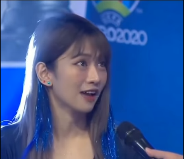 Lê Bống chia sẻ về bóng đá.