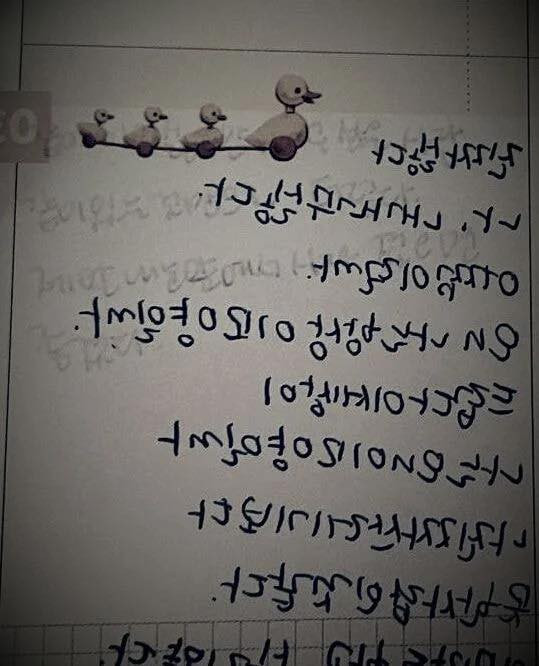 Sau khi chỉnh sửa, cộng đồng mạng phát hiện những thông điệp ẩn ý đằng sau.