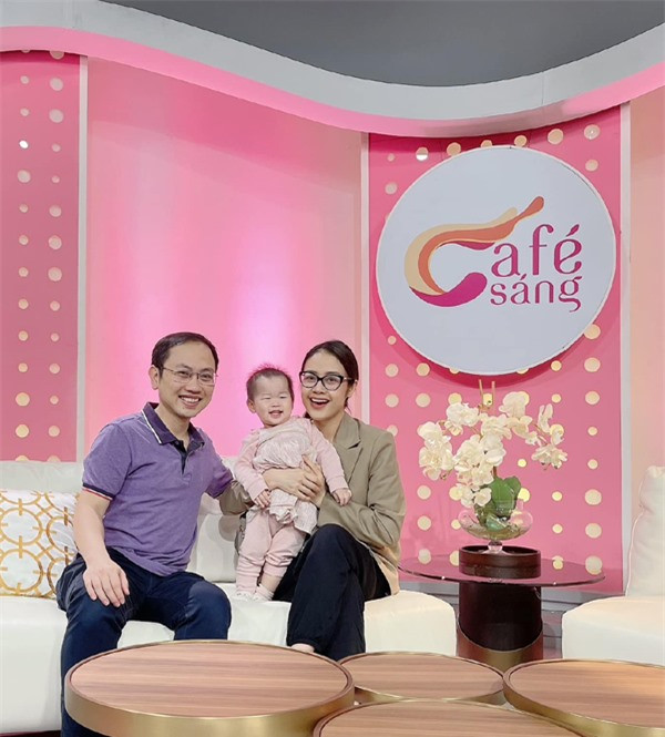Tổ ấm nhỏ của MC Phí Linh và chồng.