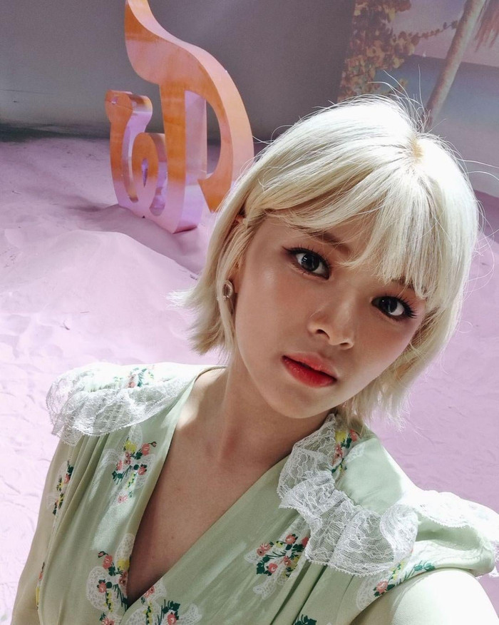 Ảnh selfie được Jeongyeon up lên mạng xã hội.