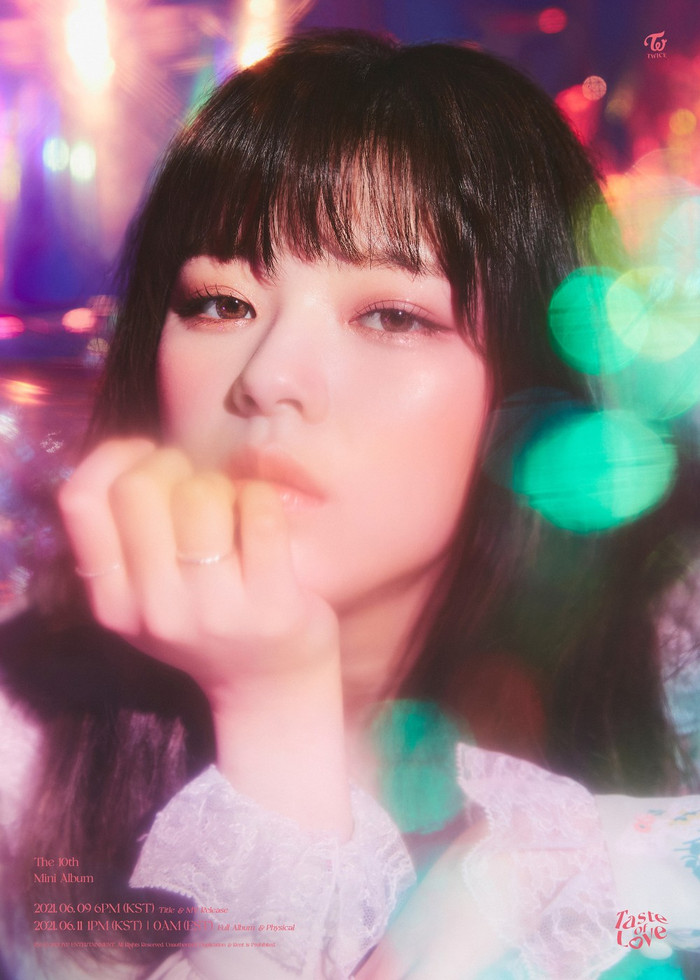 Jeongyeon nhăn mặt khi diễn cùng TWICE, dân mạng hoang mang 'Chuyện gì thế?' Ảnh 3
