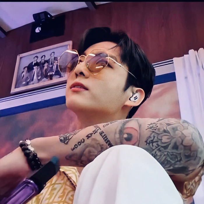 Fan 'xỉu lên xỉu xuống' với hình tượng badboy của em út Jongkook (BTS) Ảnh 9