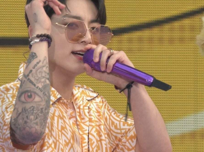 Fan 'xỉu lên xỉu xuống' với hình tượng badboy của em út Jongkook (BTS) Ảnh 6