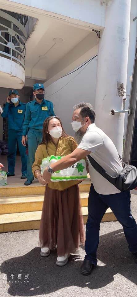 Động thái mới nhất của Phi Nhung sau ồn ào tiền cát-xê của Hồ Văn Cường nổ ra Ảnh 2