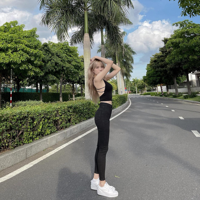 Vòng nào ra vòng nấy của nữ ca sĩ sinh năm 1994