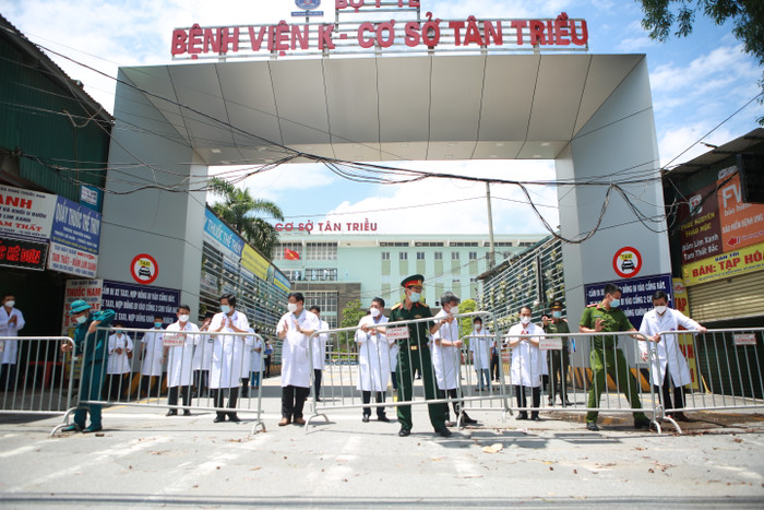 Lực lượng chức năng chuẩn bị gỡ bỏ phong toả.