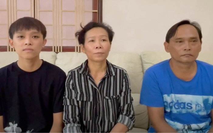 Clip chính thức: Bố mẹ Hồ Văn Cường khẳng định không muốn về quê ở và không bị bóc lột như tin đồn Ảnh 2