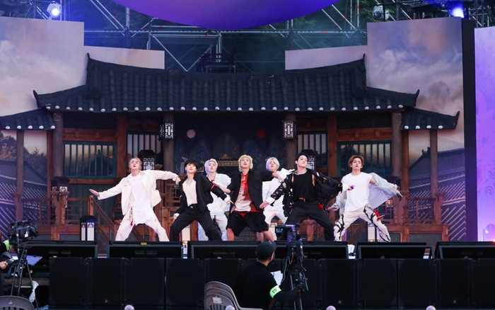 Fan meeting online của BTS mang về doanh thu khủng, gây bão trên toàn cầu Ảnh 2