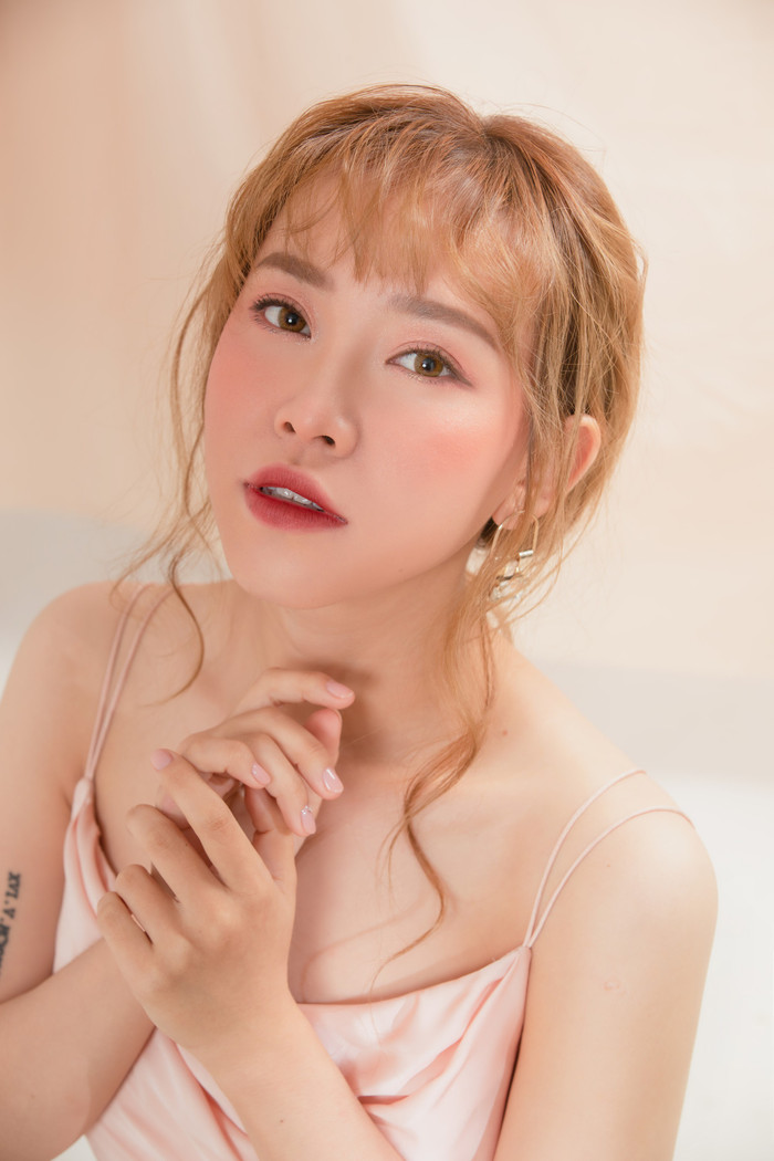 Vào tháng 4/2021, Bảo Uyên đã bức xúc tố quản lý làm ảnh hưởng tiếng xấu đến mình.