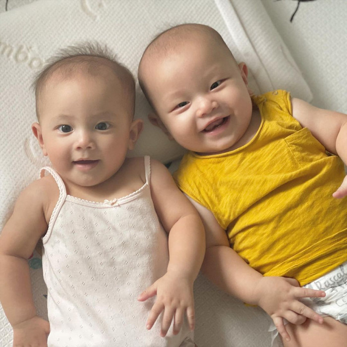 Con gái cưng Lisa của Hà Hồ được nhận xét là xinh đẹp giống mẹ, cô bé có tính cách dịu dàng, nhu mì. Hồ Ngọc Hà từng bày tỏ lo lắng con gái sẽ lớn nhanh... thành một thiếu nữ.