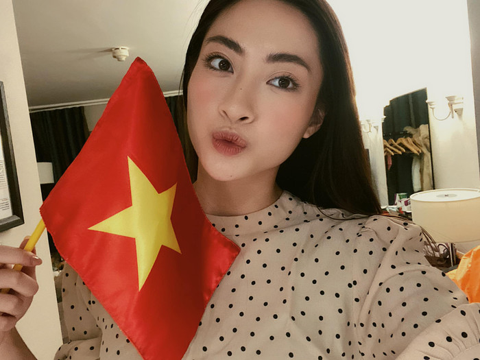 Hoa hậu Lương Thùy Linh bắt kèo với Đỗ Hà với lời tuyên bố dõng dạc: 'Mạnh dạn đoán Việt Nam sẽ đá thủng lưới UAE 2 trái tối nay với tỉ số là 2-1'.
