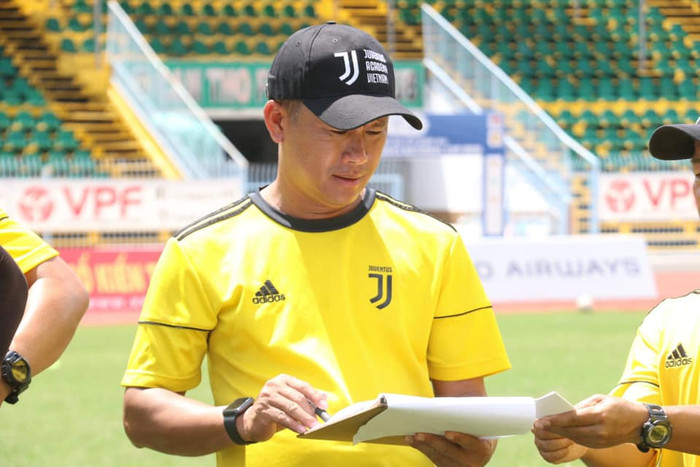 Giám đốc Học viện bóng đá Juventus Việt Nam - Đinh Hồng Vinh dự đoán Việt Nam UAE thắng 2-1.