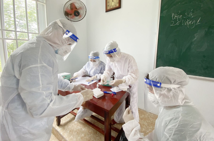 CDC Hà Tĩnh lấy mẫu xét nghiệm