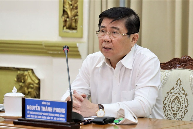 Chủ tịch UBND TP.HCM Nguyễn Thành Phong chủ trì buổi họp ngày 15/6. Ảnh: Dân Trí