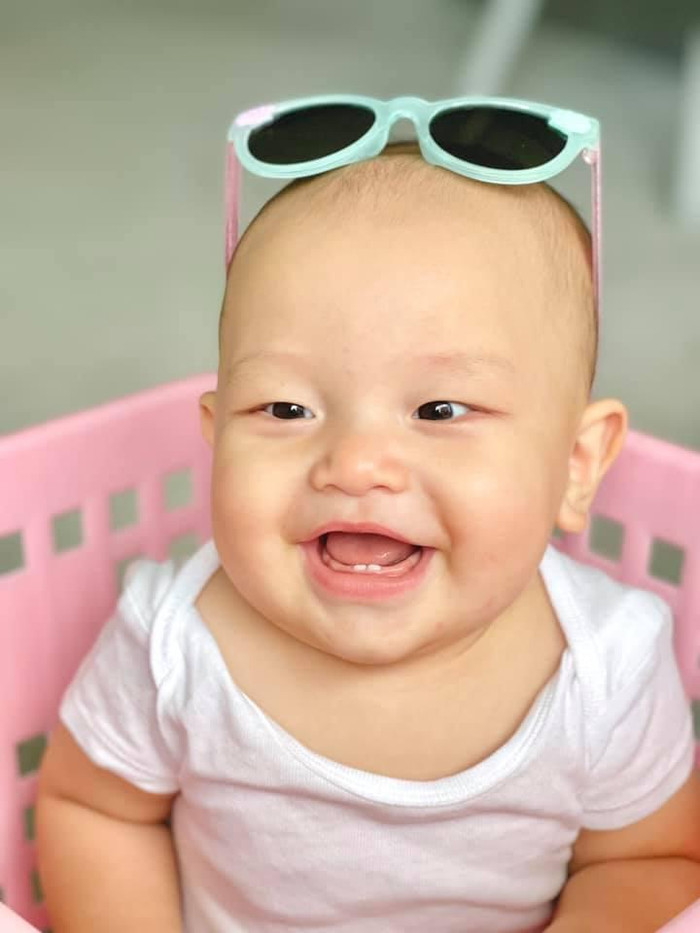 Đúng là 1 chiếc kính mà 2 số phận, hài hước vô cùng.