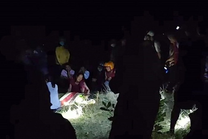 Một nạn nhân được phát hiện ở khu vực rừng tràm. Ảnh: Báo Lao Động