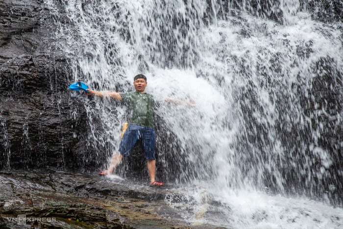 Xã Trọng Hoá đang lập đề án để đưa 2 ngọn thác hùng vĩ này vào khai thác du lịch. Bất lợi lớn nhất là thác ở xa TP Đồng Hới, khoảng 160 km.