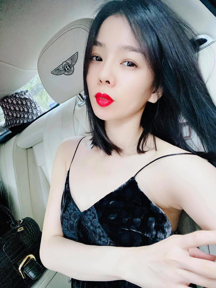 Nhan sắc lão hóa ngược của Lệ Quyên