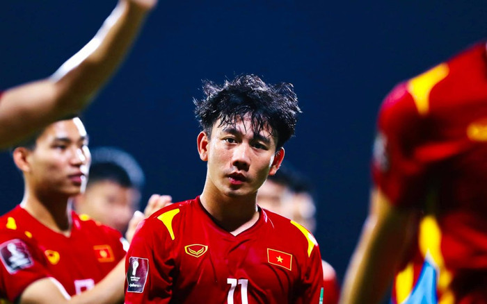 Tiền vệ Minh Vương có động thái đầu tiên sau trận đấu với UAE, dàn sao Việt đồng loạt chúc mừng Ảnh 2