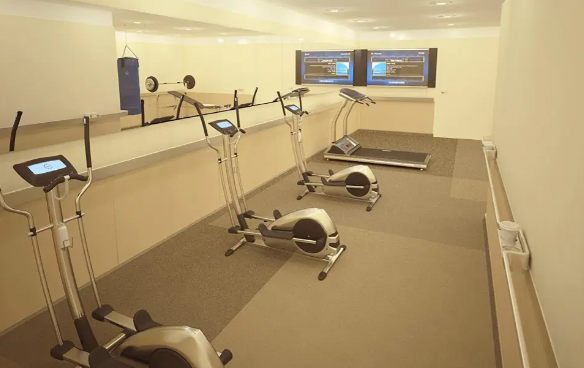 Máy bay được trang bị một phòng tập thể hình đầy đủ trang thiết bị.