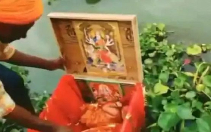 Thấy chiếc hộp gỗ trôi trên sông, người đàn ông tò mò mở ra xem, bí mật bên trong khiến anh choáng váng Ảnh 2