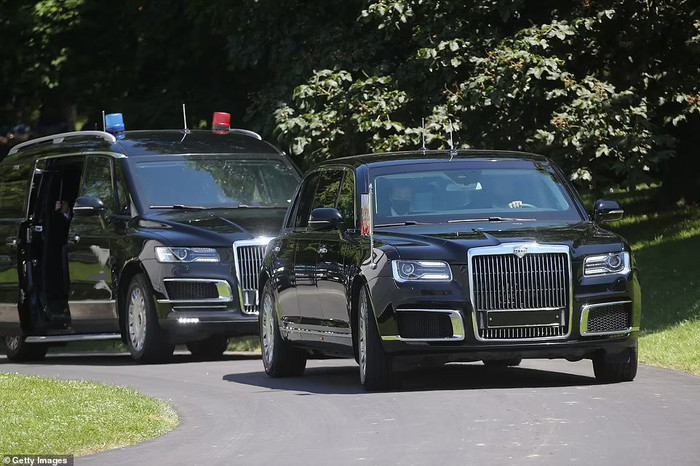 Đoàn xe hộ tống Tổng thống Nga Putin tại Geneva ngày 16/6.