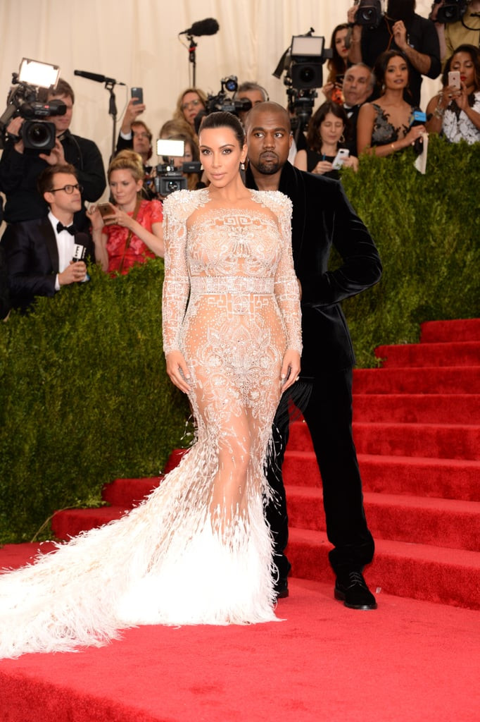 Kim Kardashian góp mặt tại Met Gala 2016 trong bộ váy trắng đính hạt xuyên thấu đến từ Roberto Cavalli