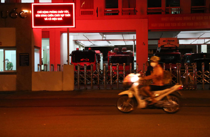 Phía ngoài trụ sở Phòng PC07 trên đường Trần Hưng Đạo, quận 1. Ảnh: Đình Văn/VnExpress