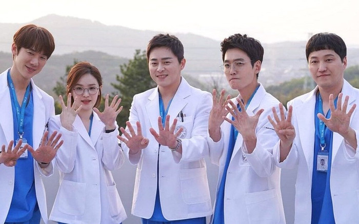 Vượt mặt 'Mr Sunshine', 'Hospital Playlist 2' xác lập kỉ lục về xếp hạng công chiếu cao nhất lịch sử tvN Ảnh 2