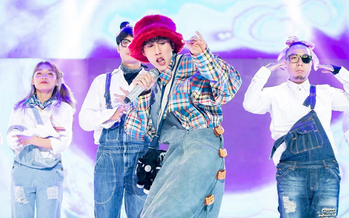 Visual sáng bật không thua Sơn Tùng, VP Bá Vương gây sốc khi 'than nghèo', mượn đồ người thân đi hát Ảnh 2