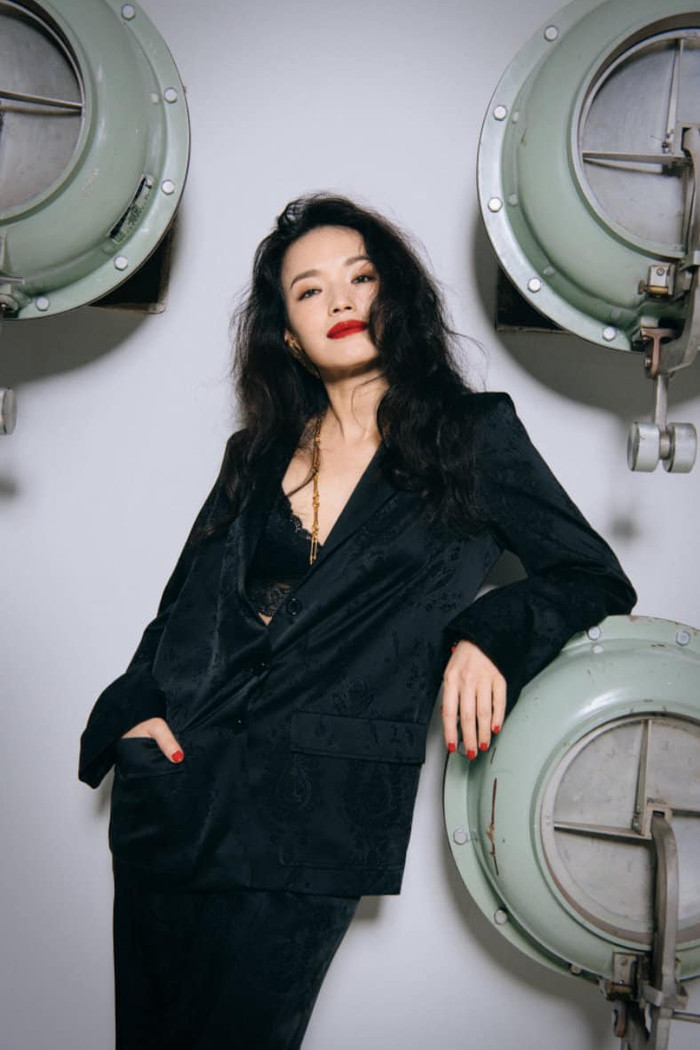 Lần này nữ diễn viên gốc Đài Loan lại khiến cư dân mạng 'chao đảo' trước visual quá đỗi xinh đẹp mang một chút phong cách nữ quyền