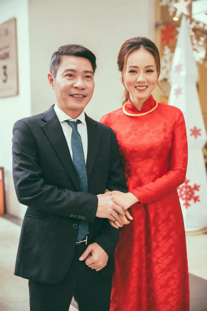 NSND Công Lý và bà xã Ngọc Hà đã trải qua 5 năm yêu nhau trước khi quyết định về chung một nhà vào đầu tháng 1 năm 2021.