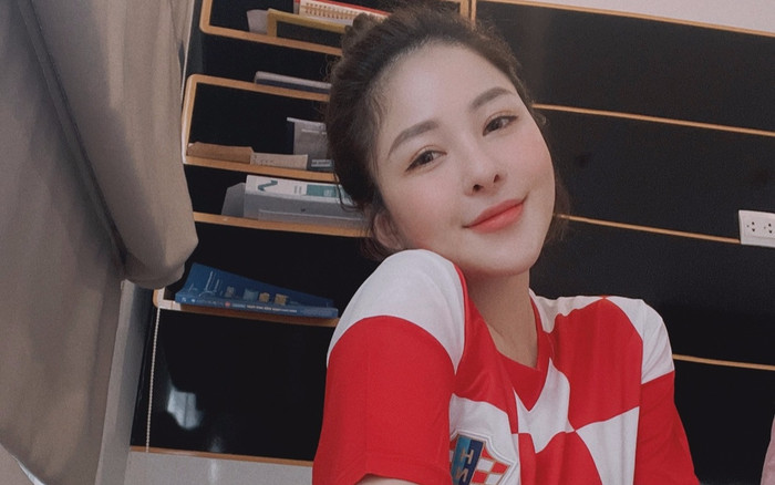 Hotgirl Trâm Anh mặt quần ngắn cũn, nhảy múa siêu gợi cảm cổ vũ bóng đá Ảnh 2