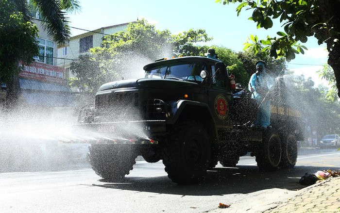 Được đưa đến khu cách ly, bệnh nhân mắc Covid-19 bất ngờ bỏ chạy Ảnh 2