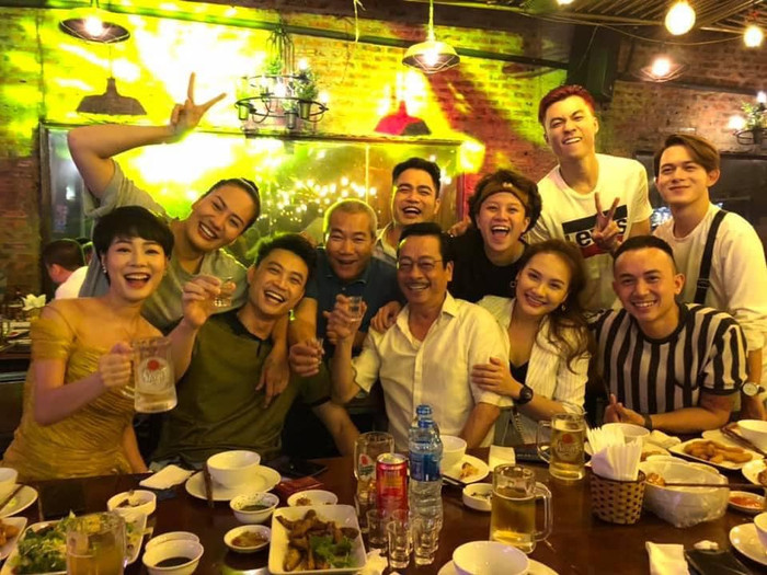Kỉ niệm 2 năm ngày đóng máy phim 'Về nhà đi con' dàn diễn viên bồi hồi nhớ về cố NSND Hoàng Dũng Ảnh 7
