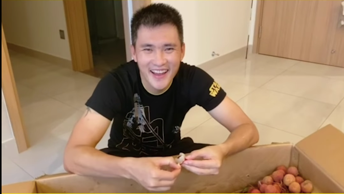 Công Vinh chia sẻ đầu tiên về mức thu nhập những ngày đầu làm cầu thủ của mình.