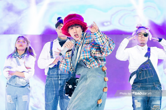 “Chú ngựa ô” của mùa giải khiến khán giả trường quay phải đứng lên để cổ vũ tiết mục vô cùng sôi động này