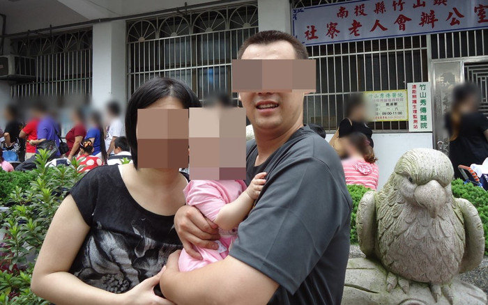 Con gái 6 tháng tuổi sùi bọt mép tử vong tại giường, ông bố làm một việc tiếp tục gây bi kịch gia đình Ảnh 2