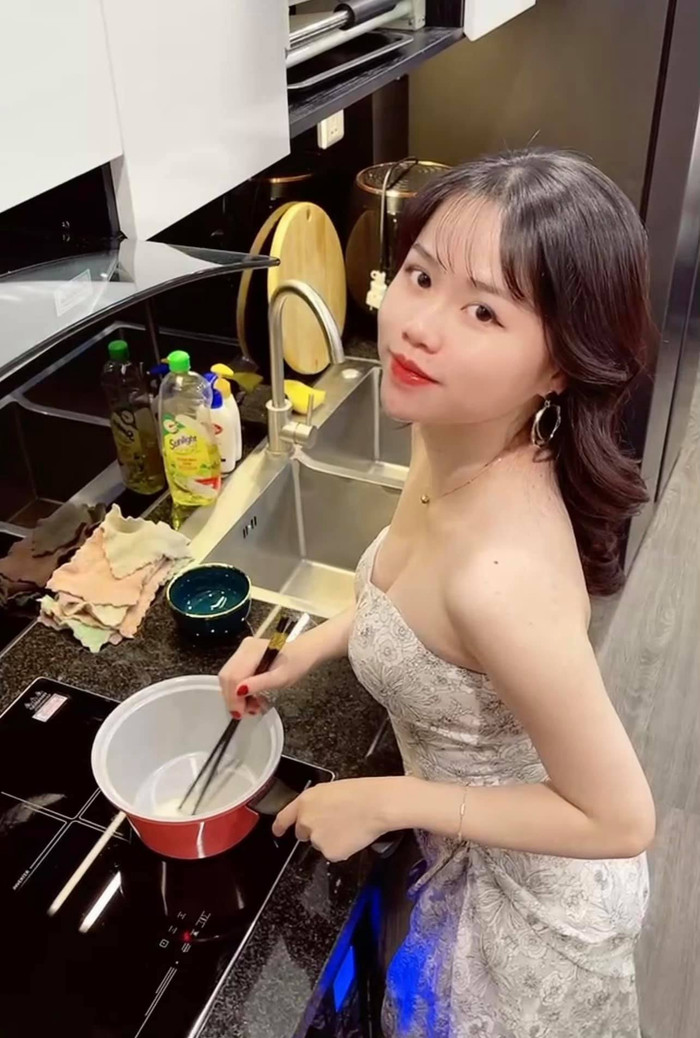 Huỳnh Anh chắc hẳn phải ghi tên vào danh sách 'dậy thì thành công', nhìn ảnh năm 13 tuổi mà ngỡ ngàng! Ảnh 8