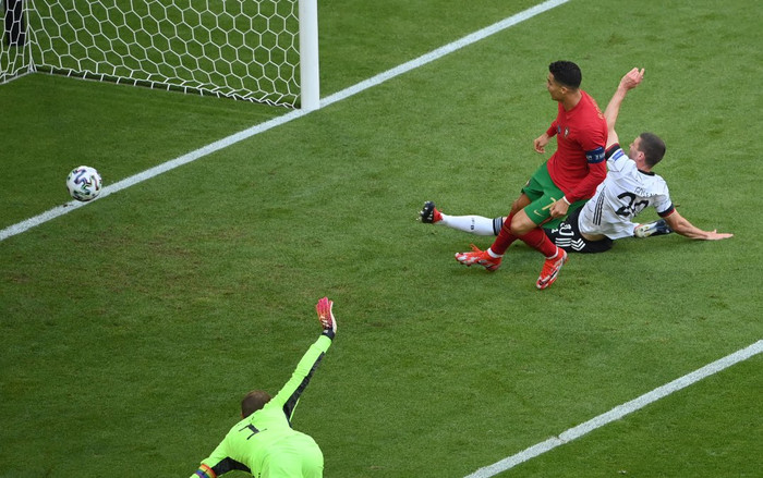 Ronaldo được ví với siêu xe Ferrari Ảnh 2