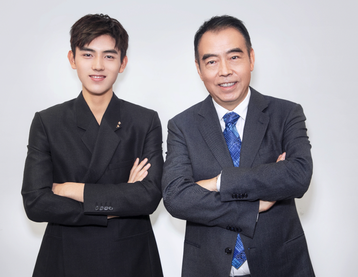 Sao Hoa Ngữ mừng Ngày của Bố: Dương Tử khoe ảnh thưở bé, hành động của Tiêu Chiến có ý nghĩa nhất Ảnh 5